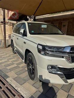 تۆیۆتا لاند کروزەر